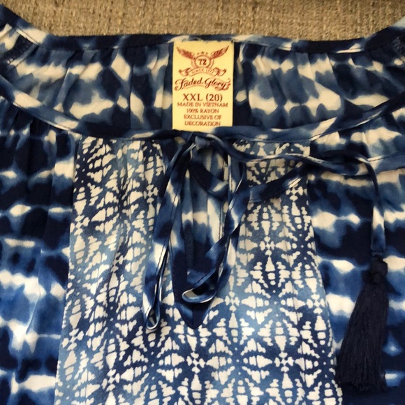 Beautiful blue top - Picture 4 of 4